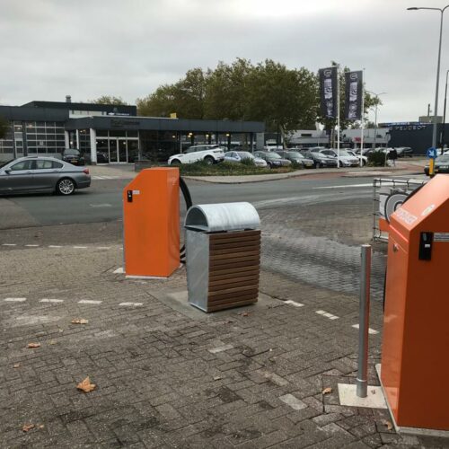 Buiten afvalbak Contour 12 Vrijstaande afvalbak met een capaciteit van 120 L.